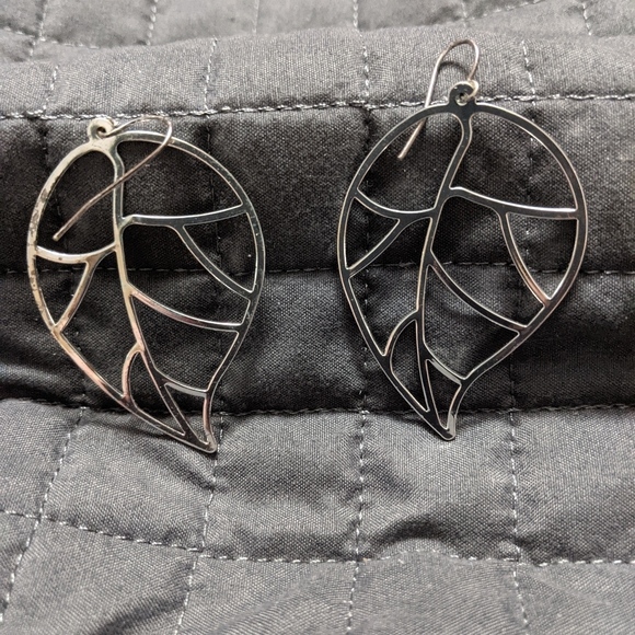 Leaf earrings - Picture 1 of 2